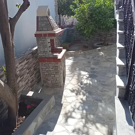 Annas 2 * Ájosz Nikólaosz